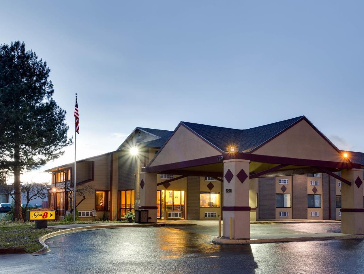 Super 8 By Wyndham Denver Stapleton Exterior foto