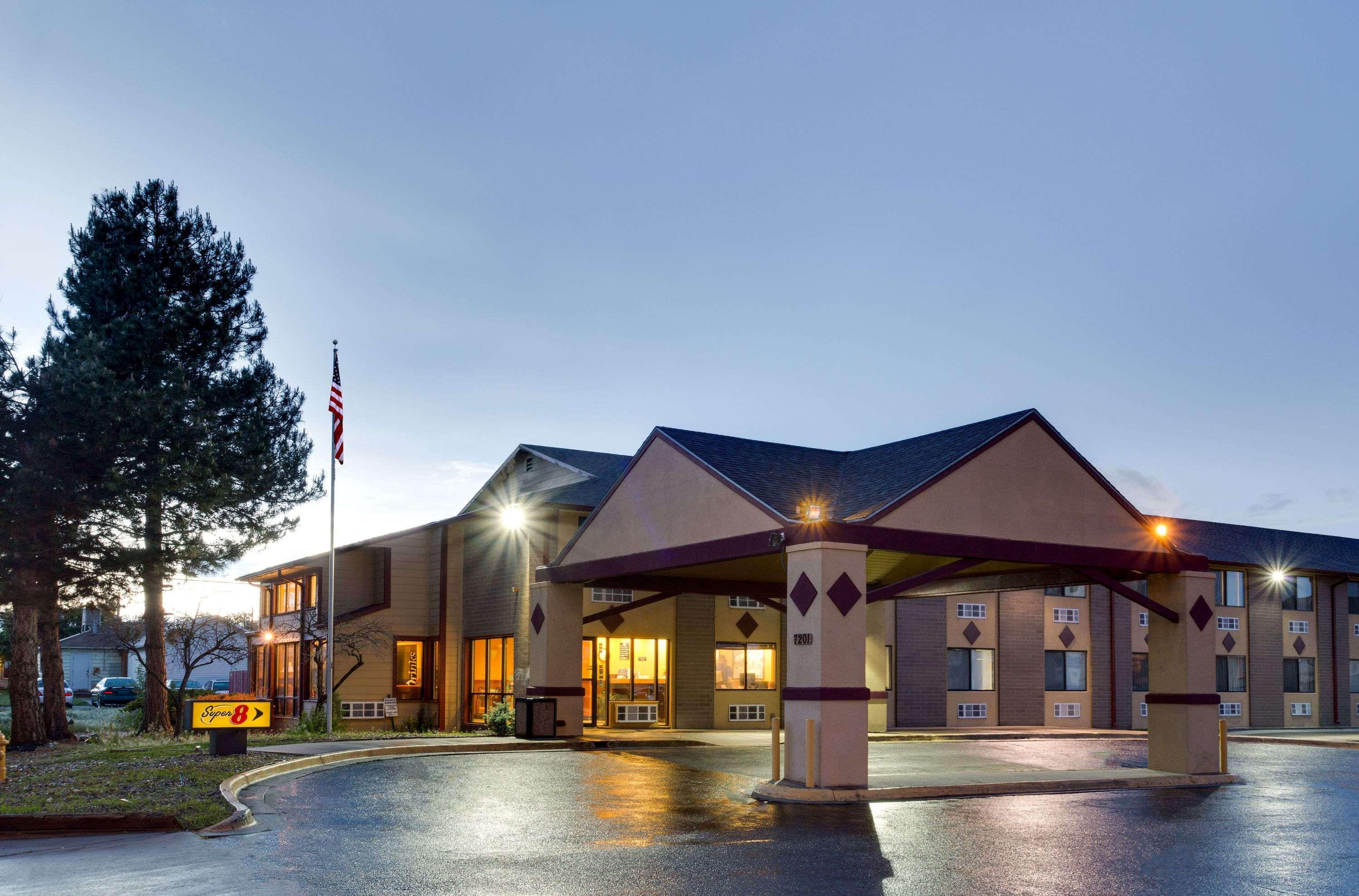 Super 8 By Wyndham Denver Stapleton Exterior foto