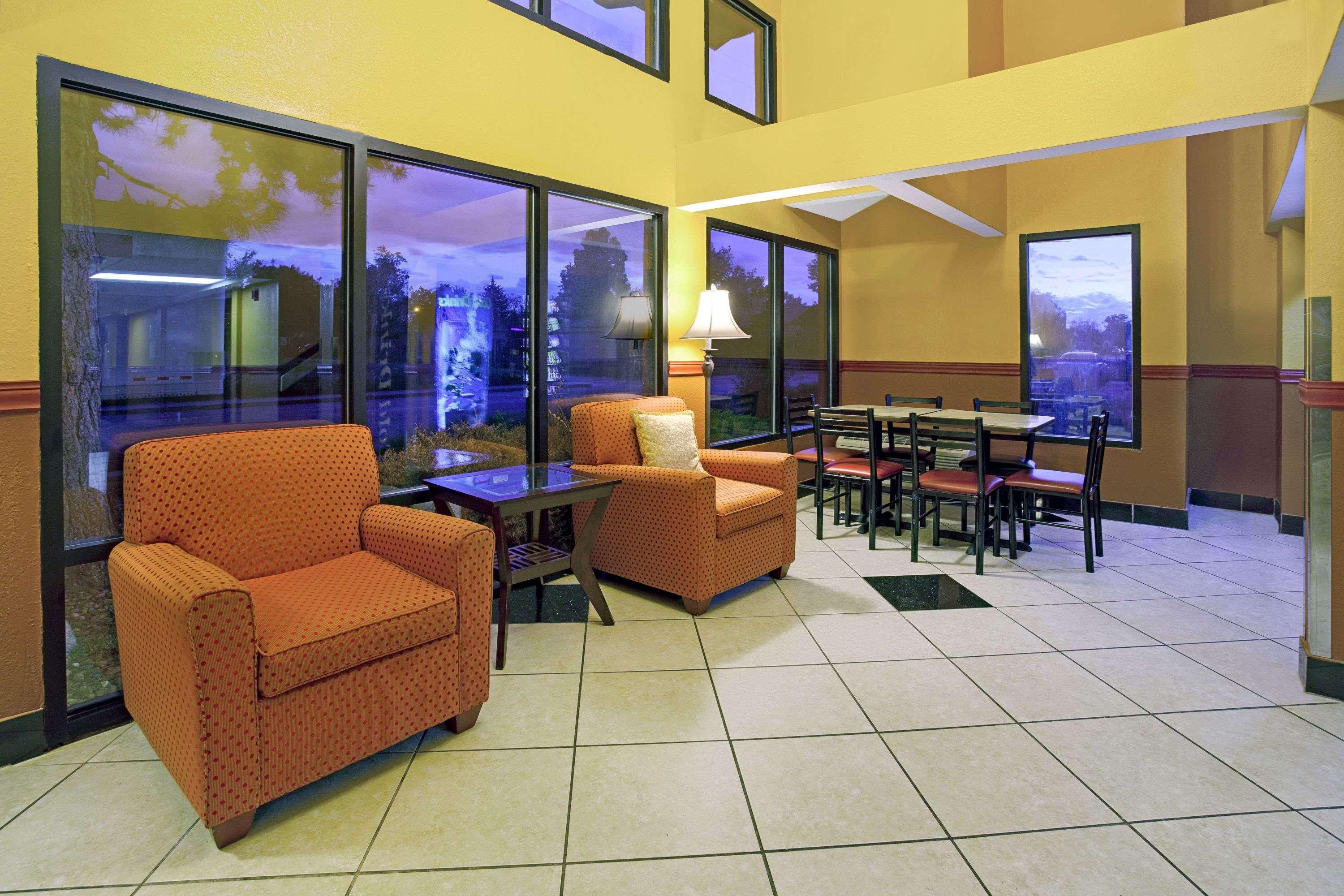Super 8 By Wyndham Denver Stapleton Exterior foto