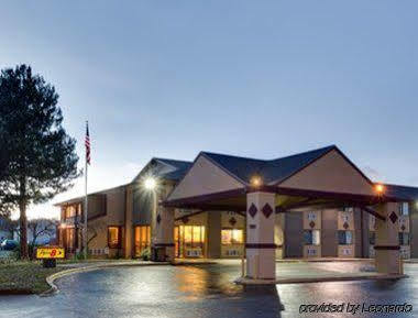 Super 8 By Wyndham Denver Stapleton Exterior foto