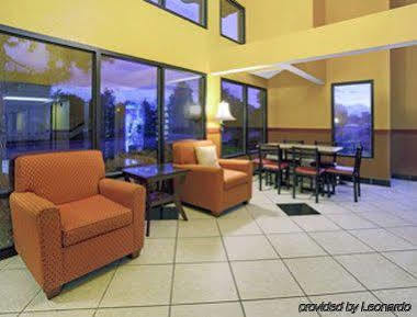 Super 8 By Wyndham Denver Stapleton Exterior foto