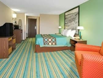 Super 8 By Wyndham Denver Stapleton Exterior foto